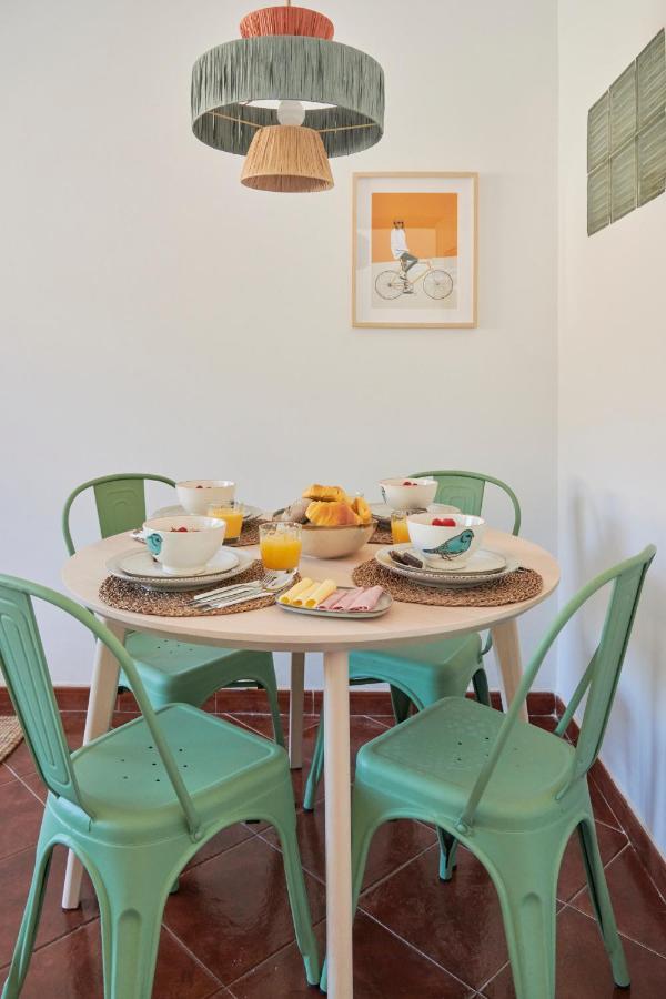 Central & Sunny 2Br Apt Near Beach, By Timecooler Setúbal Zewnętrze zdjęcie