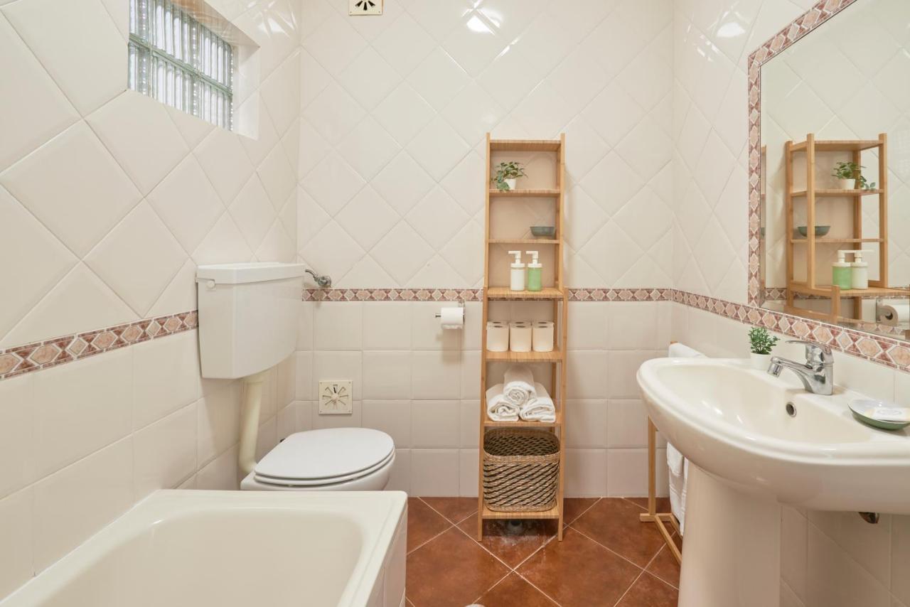 Central & Sunny 2Br Apt Near Beach, By Timecooler Setúbal Zewnętrze zdjęcie