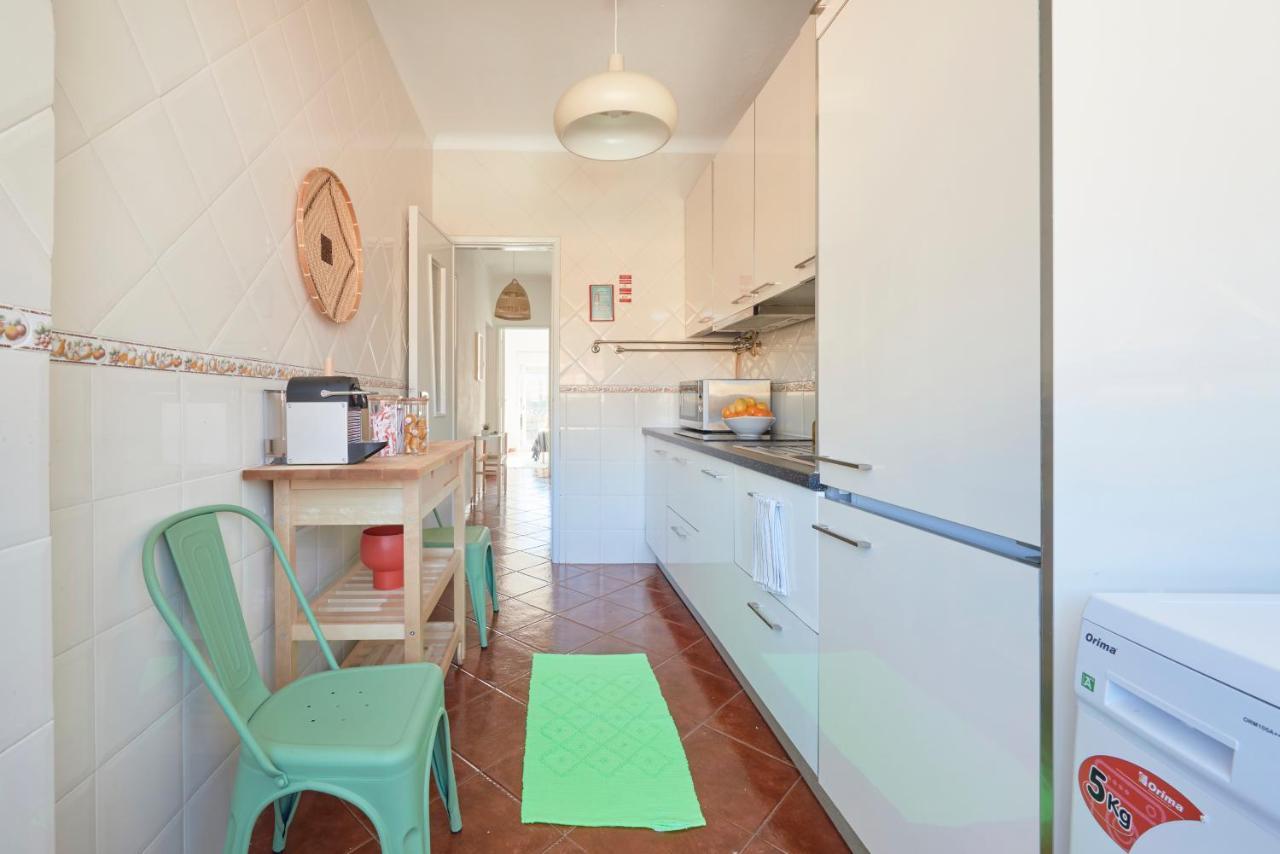 Central & Sunny 2Br Apt Near Beach, By Timecooler Setúbal Zewnętrze zdjęcie