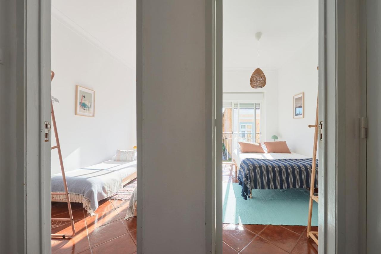 Central & Sunny 2Br Apt Near Beach, By Timecooler Setúbal Zewnętrze zdjęcie