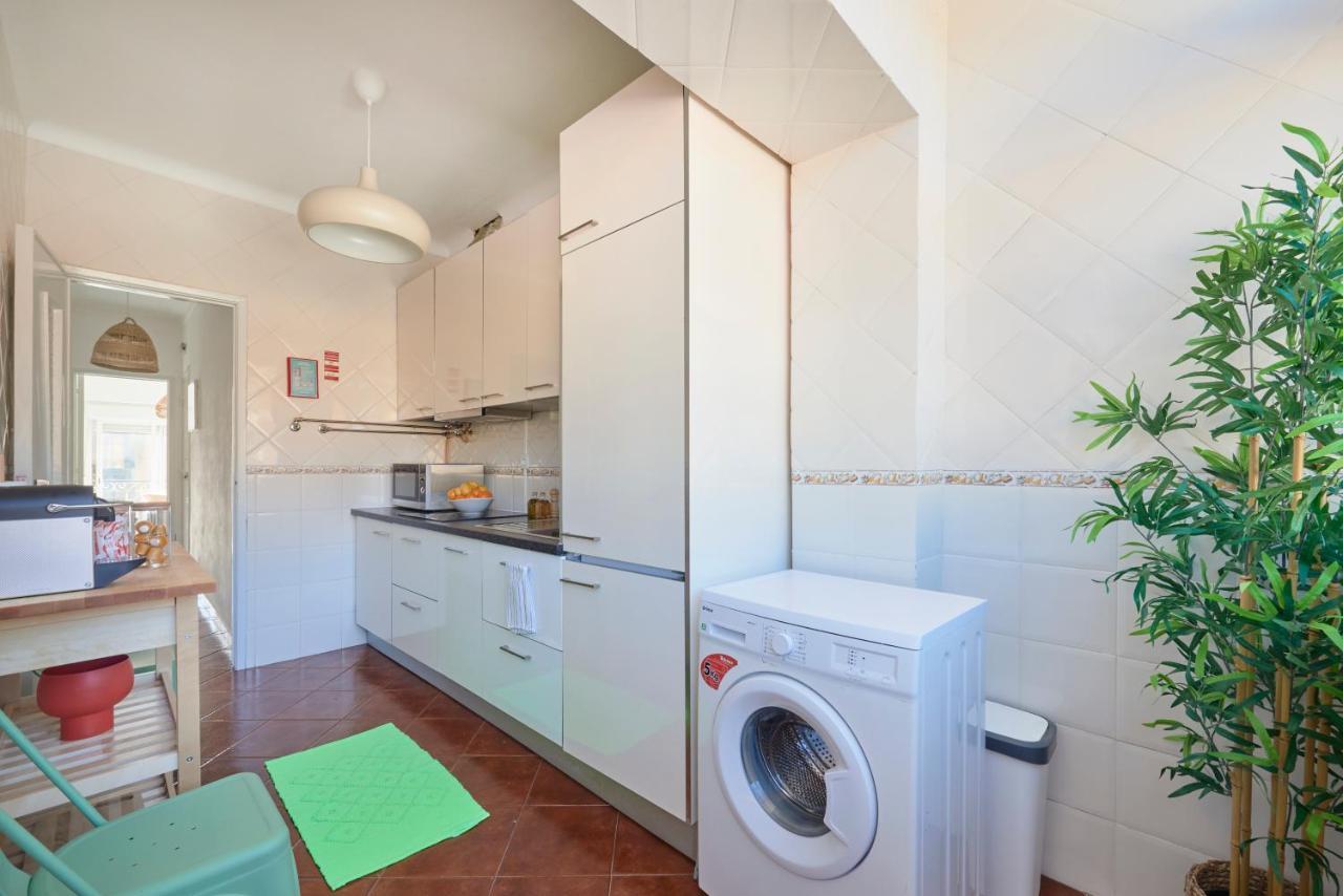 Central & Sunny 2Br Apt Near Beach, By Timecooler Setúbal Zewnętrze zdjęcie
