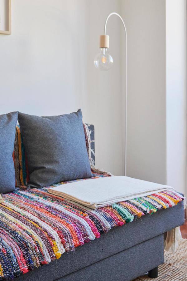 Central & Sunny 2Br Apt Near Beach, By Timecooler Setúbal Zewnętrze zdjęcie